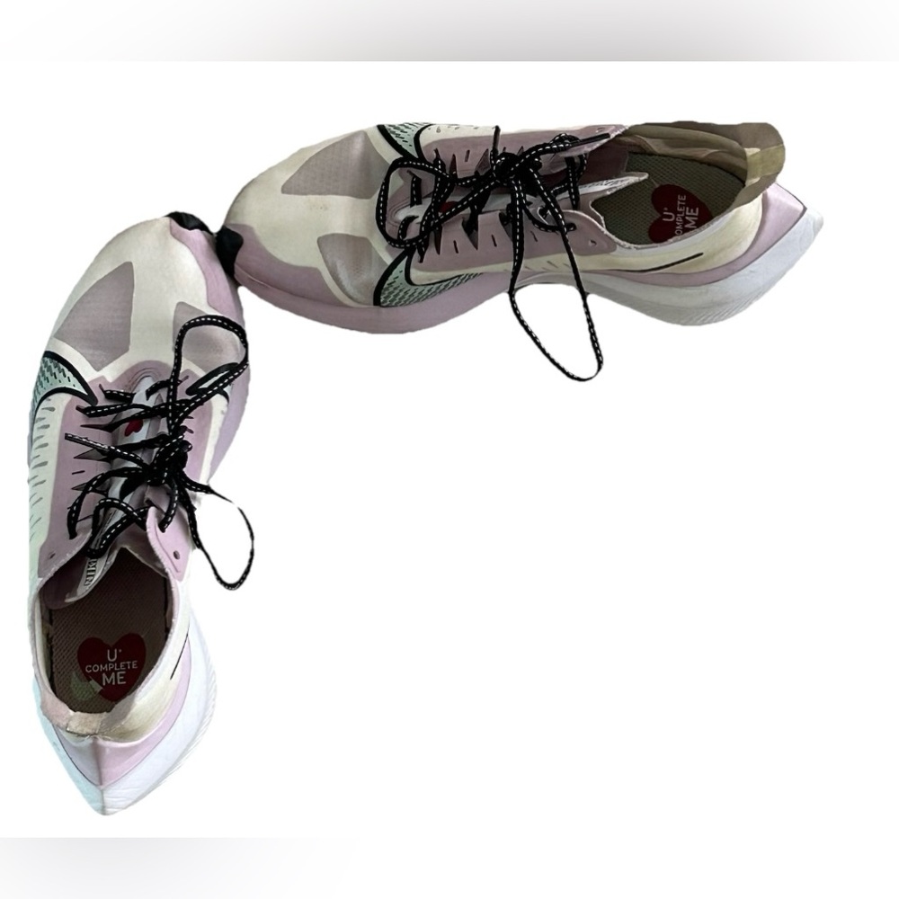 Nike Zoom Gravity Lilac and White Athletic Shoes Size 8.5 Pre-owned